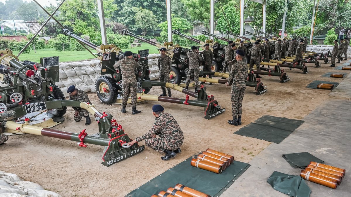Indian Army rehearses 21-gun salute for 80th Independence Day