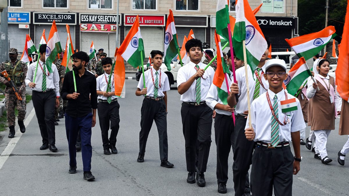 Students join Tiranga Yatra rally in Srinagar for 80th Independence Day