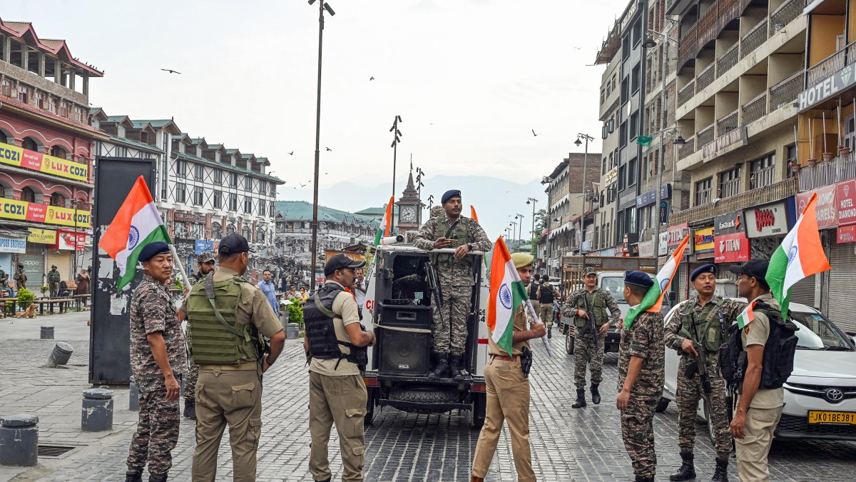 CRPF personnel join Tiranga Yatra rally in Srinagar for Independence Day