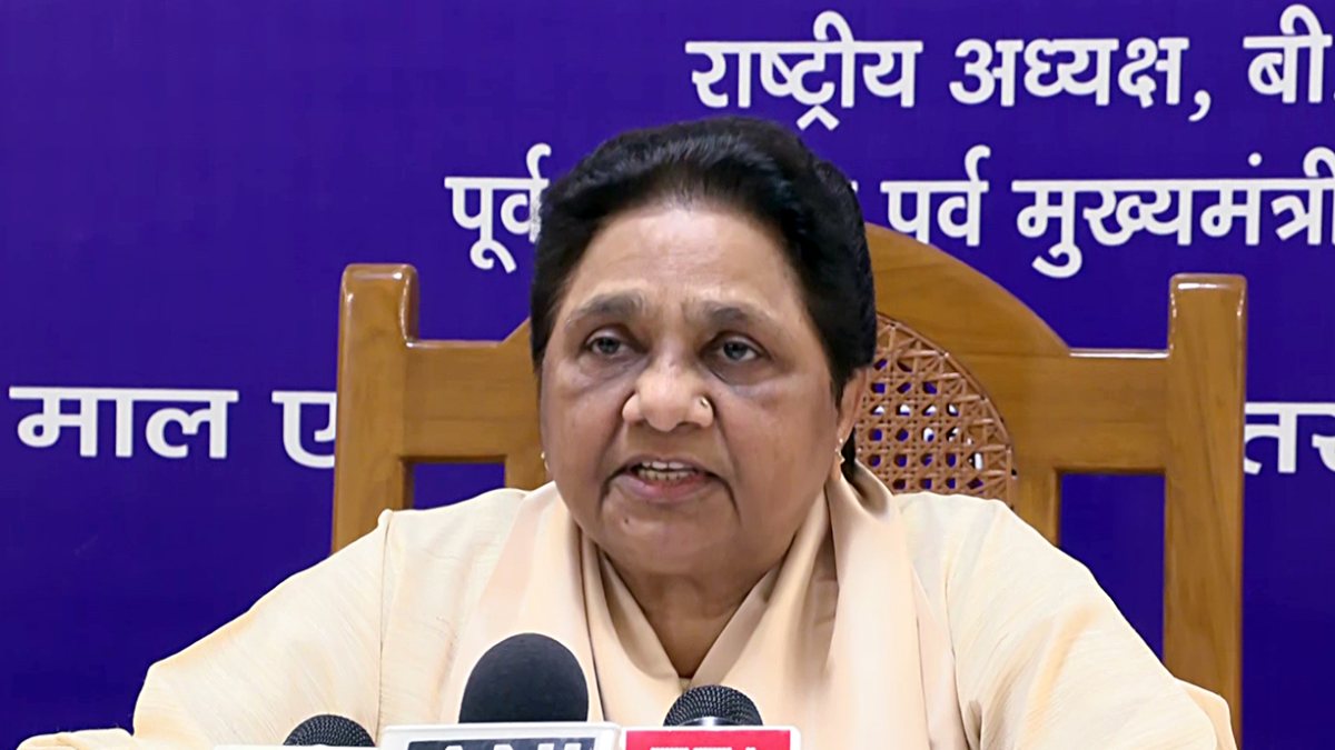 Mayawati addresses press conference in Lucknow