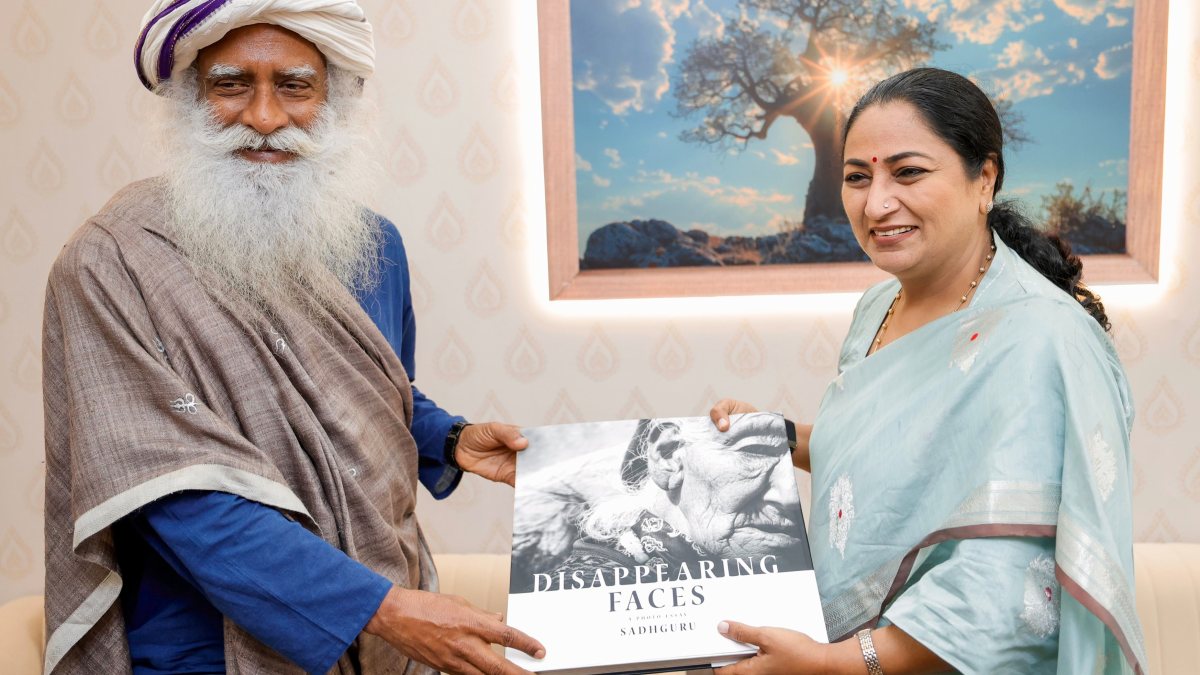 Delhi CM Rekha Gupta, Sadhguru attend Spiritual Tourism Conference
