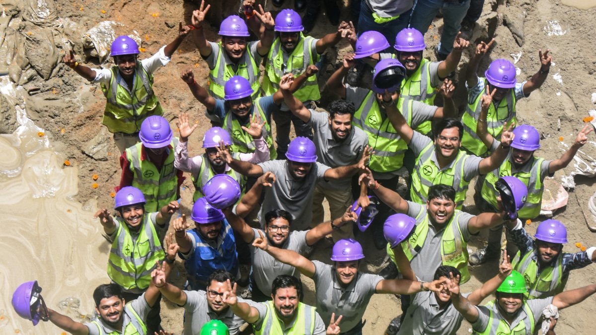 Kolkata Metro breaks tunnel at Victoria station