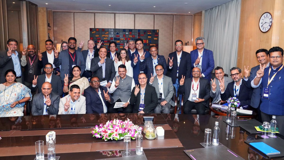 Maharashtra CM Fadnavis chairs roundtable with top CEOs in Pune