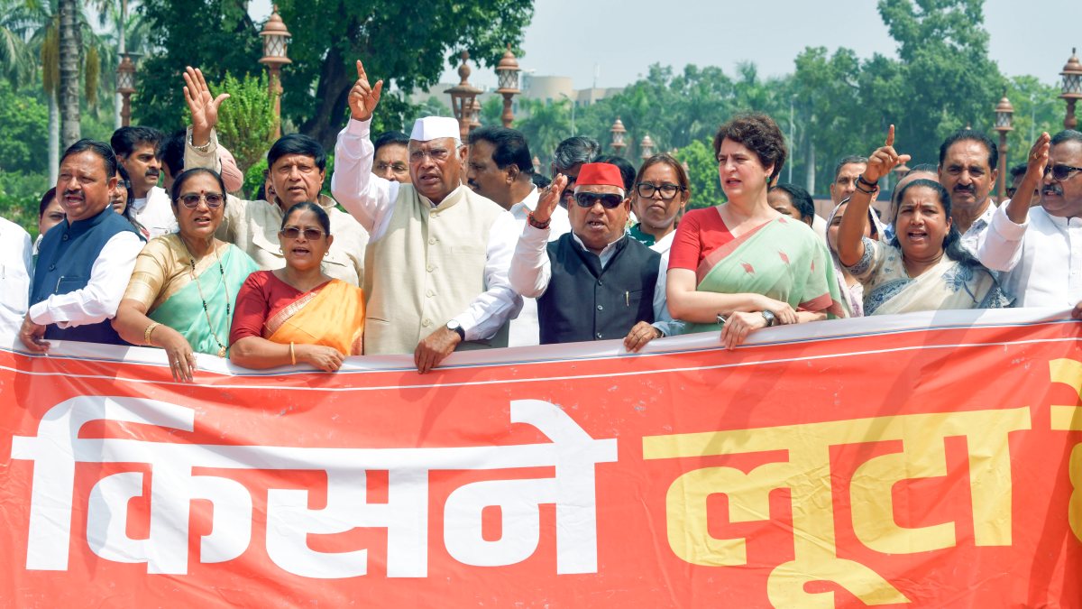Opposition MPs protest in Parliament over police action, Ram Mandir funds
