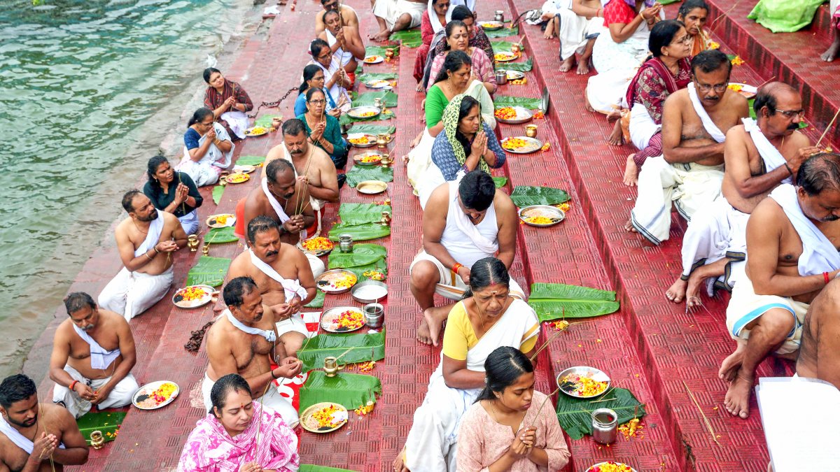 Malayalee devotees perform ancestral rituals on Sarva Pitru Amavasya in Bhopal