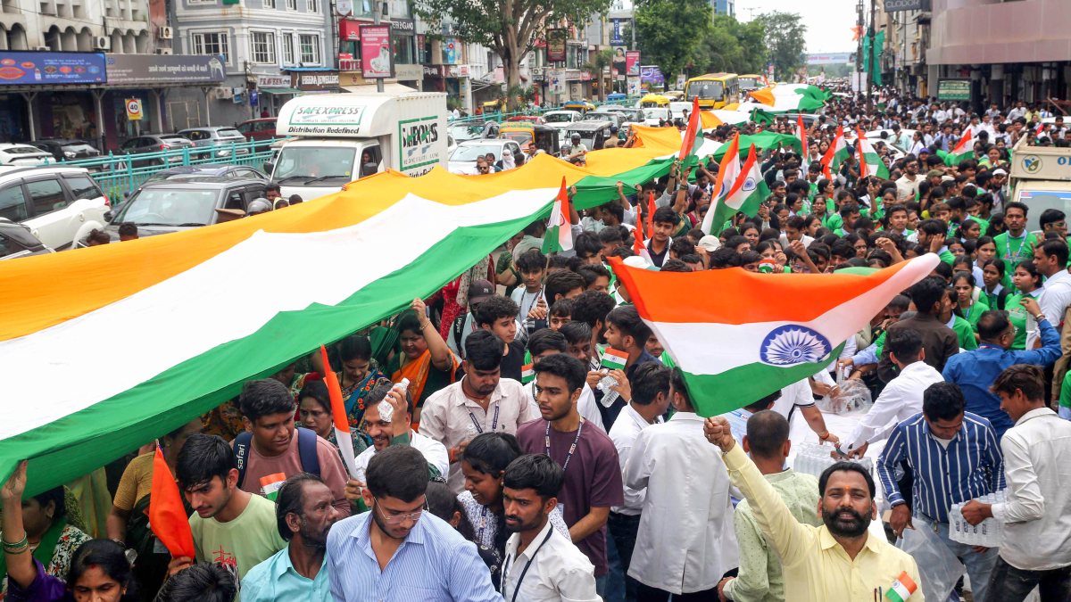 Tiranga Yatra marks 150 years of Vande Mataram in Bhopal