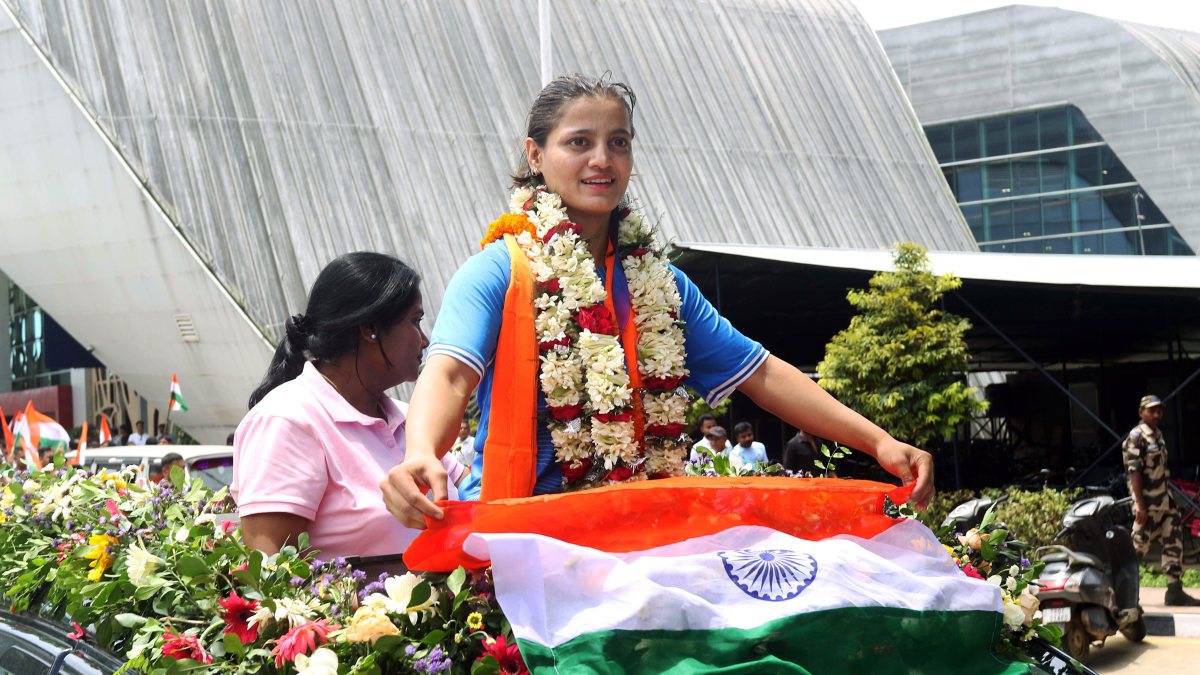 CWG judo gold medallist Asmita Dey gets warm welcome in Agartala