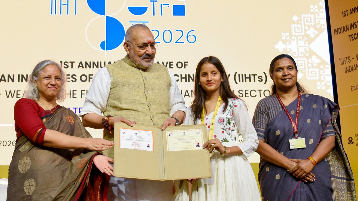 Giriraj Singh inaugurates SUTRA 2026 handloom conclave in Delhi