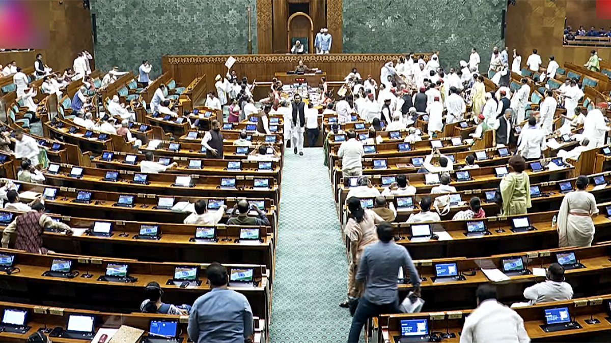 Opposition MPs disrupt Lok Sabha during Monsoon session