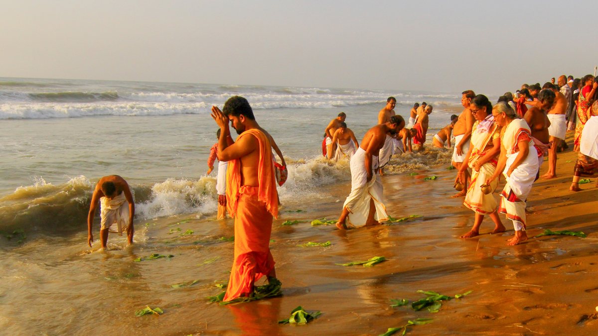 Devotees take holy dip at Marina Beach on Aadi Ammavasai