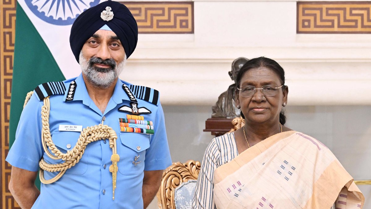 Air Chief Marshal calls on President Murmu at Rashtrapati Bhavan