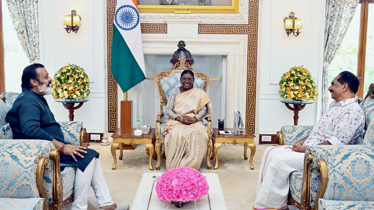Gopi invites President to Kerala boat race, summit