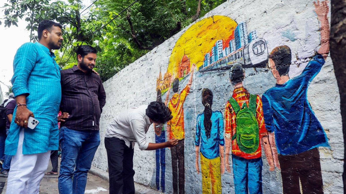Artist adds final touches to mural in Lucknow