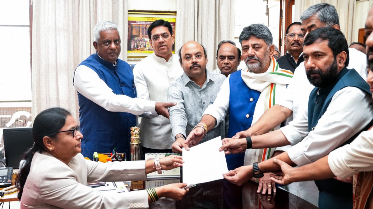 Saleem Ahmed files nomination for Karnataka Council Chairman post