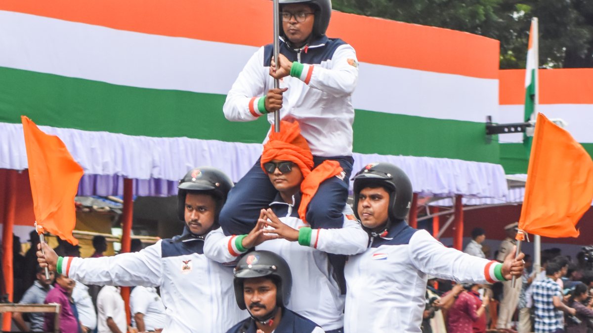 Kolkata Police showcase daredevilry at I-Day rehearsal