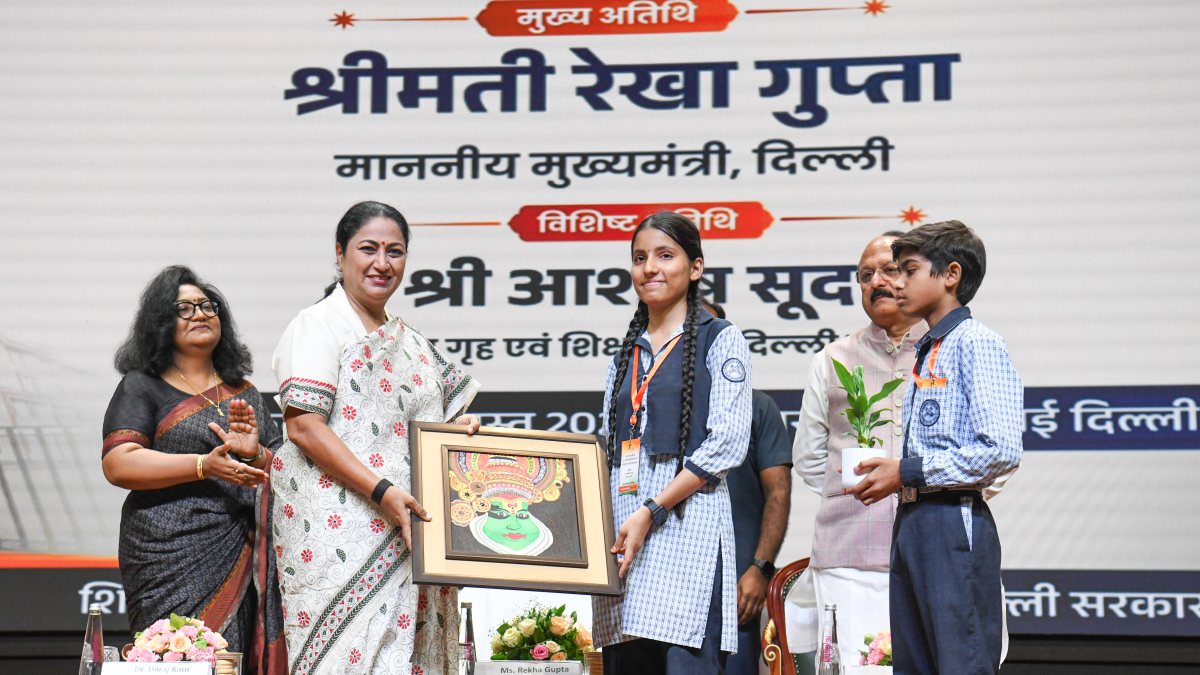 Delhi CM felicitated at teacher appointment ceremony