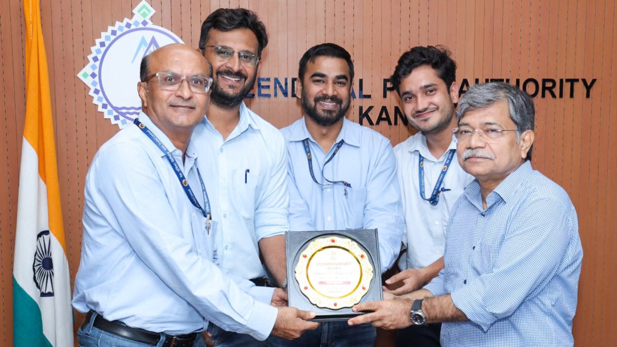 Port official felicitated at TOLIC review meet in Gandhidham