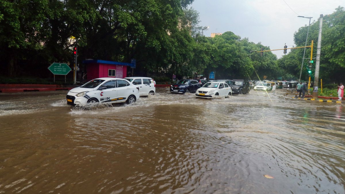 Heavy rain waterlogs San Martin Marg, commuters wade through