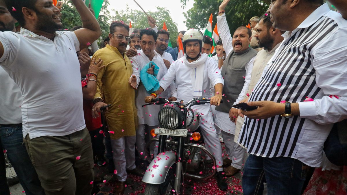Delhi minister leads Tiranga Yatra in national capital
