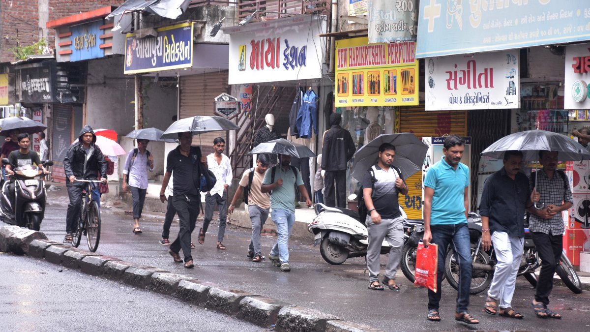 Monsoon rains lash Surat, pedestrians brave downpour