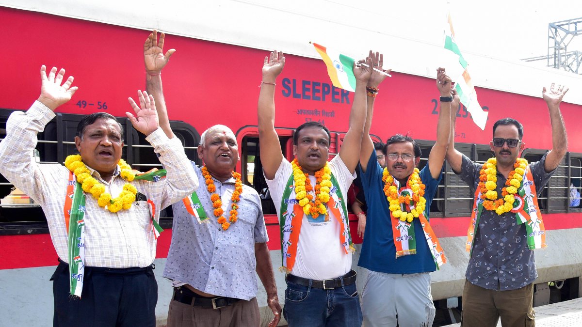 Pilgrims return from Kinnaur Kailash with tricolour fervour