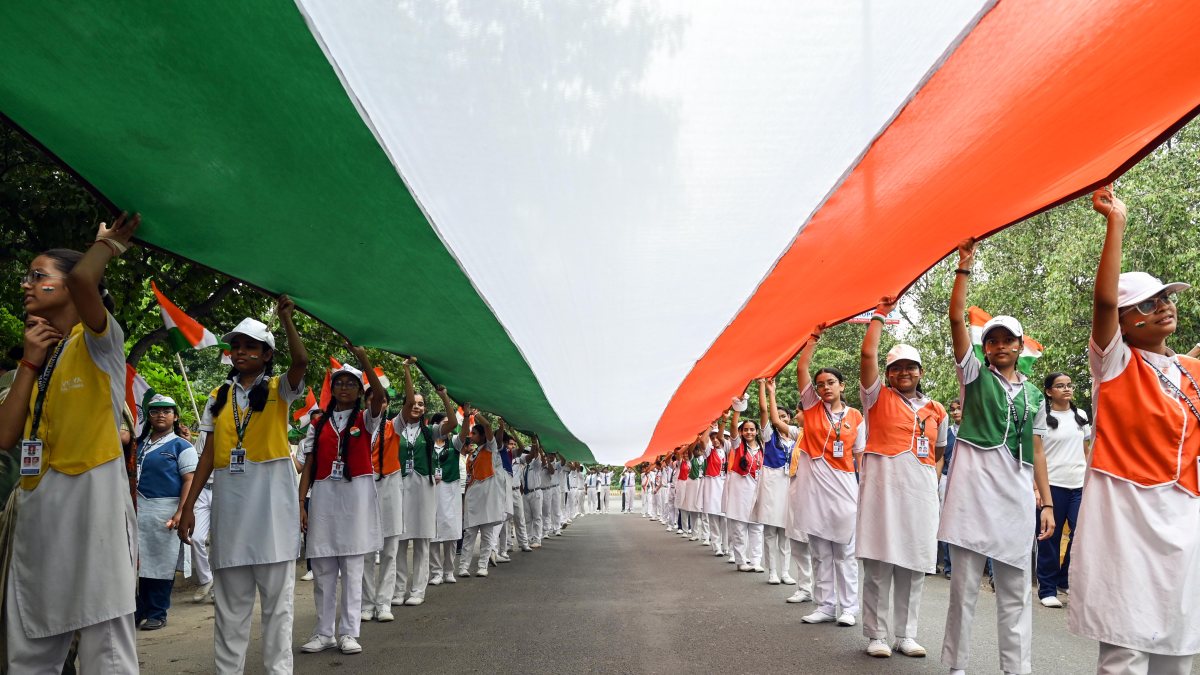 Students hold 100-foot tricolour ahead of Independence Day