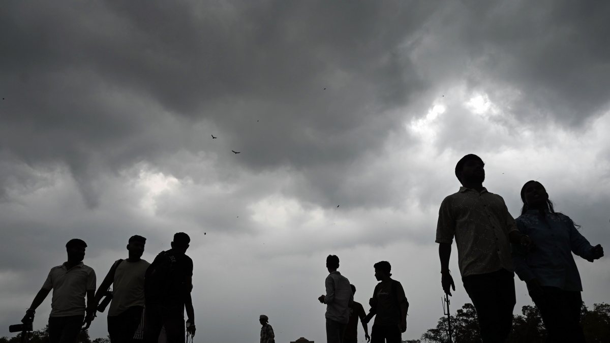 Dark clouds loom over Kartavya Path ahead of Independence Day