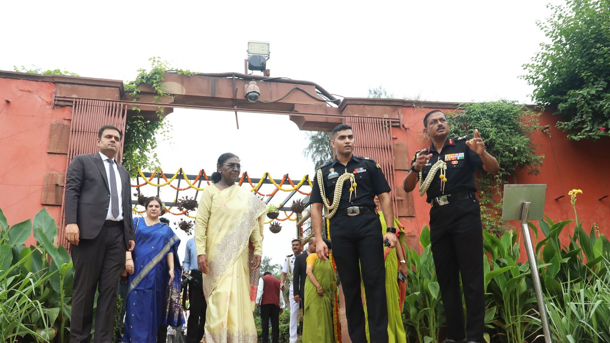 President Murmu attends Amrit Udyan summer opening ceremony