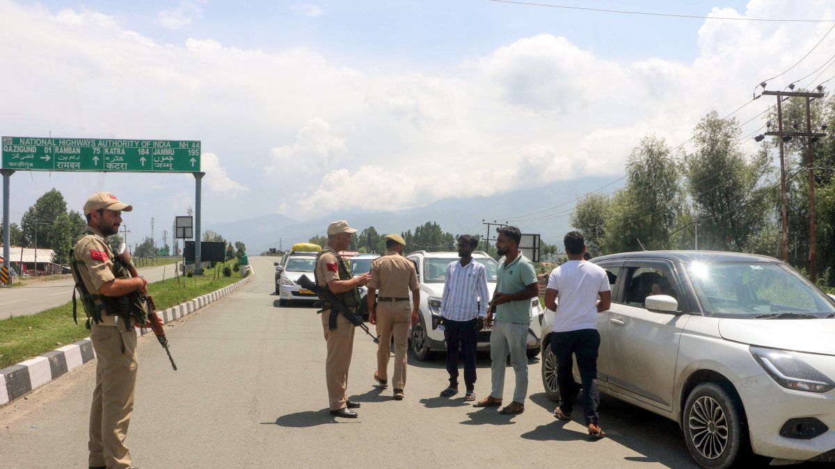 Security tightened on Jammu-Srinagar highway ahead of Independence Day
