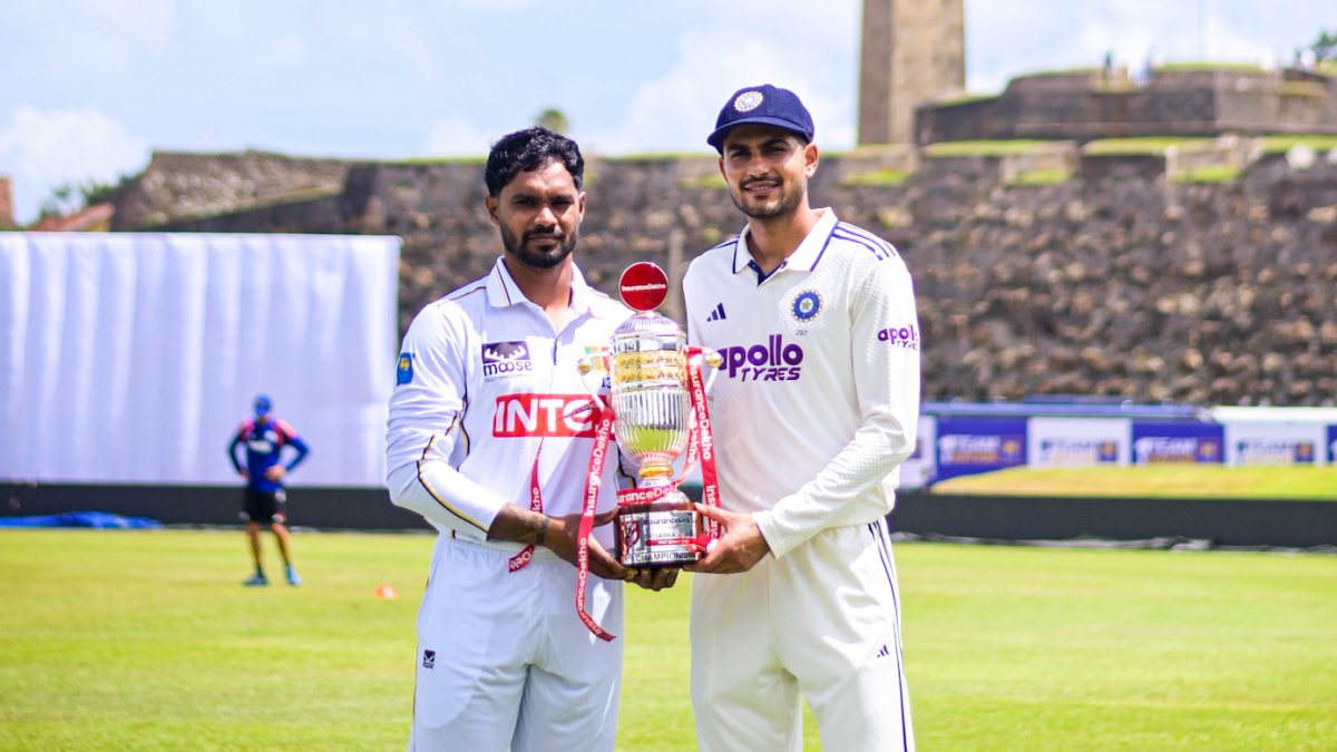 India and Sri Lanka captains pose with trophy ahead of Galle Test