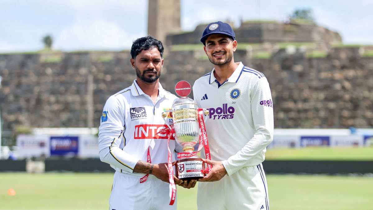 India and Sri Lanka captains pose with trophy ahead of Galle Test