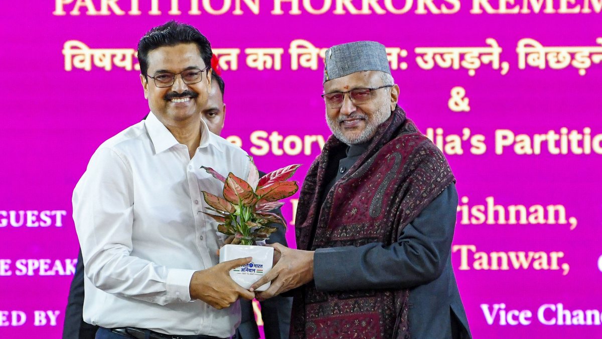 VP receives sapling at Delhi University Partition seminar