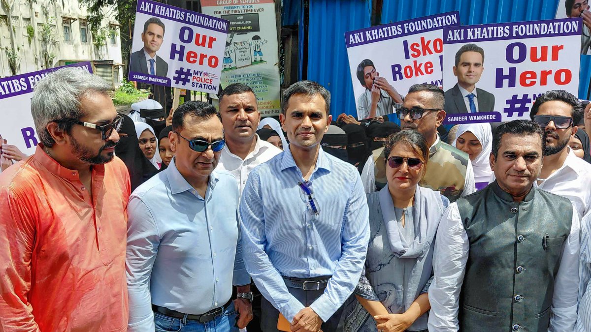 Mumbai IRS officer leads anti-drugs rally with students