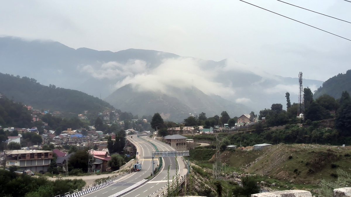Fog and low clouds blanket Banihal in Ramban