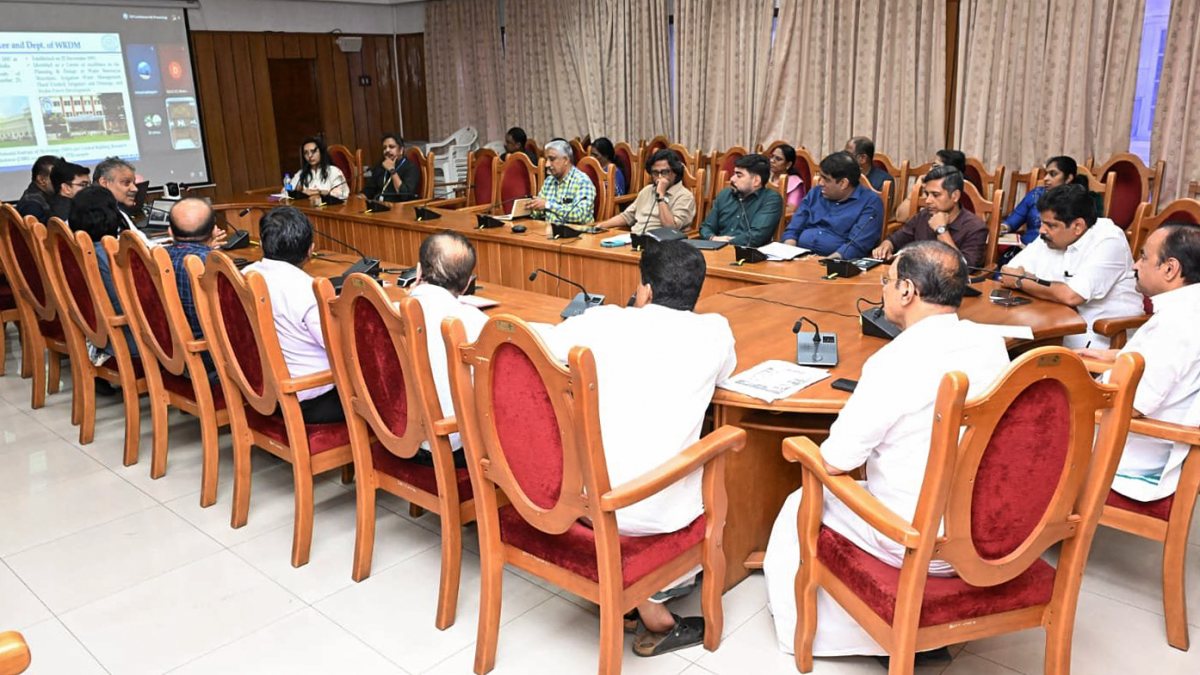 Kerala CM meets IIT experts for flood resilience initiative