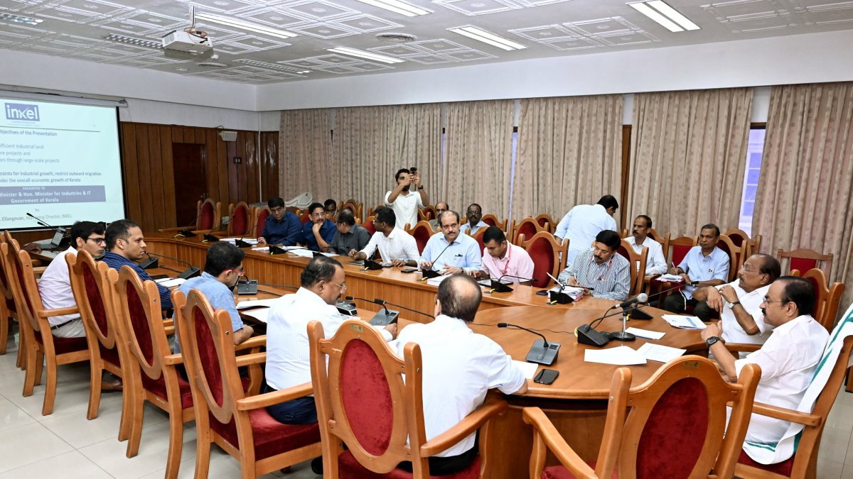 Kerala CM meets IIT experts for flood resilience initiative
