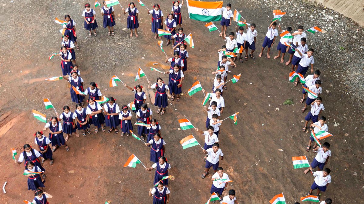 Students form human 80 to mark 80 years of Independence