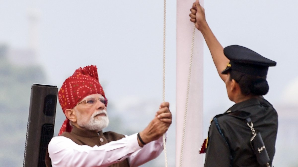 Modi hoists tricolour at Red Fort on 80th Independence Day