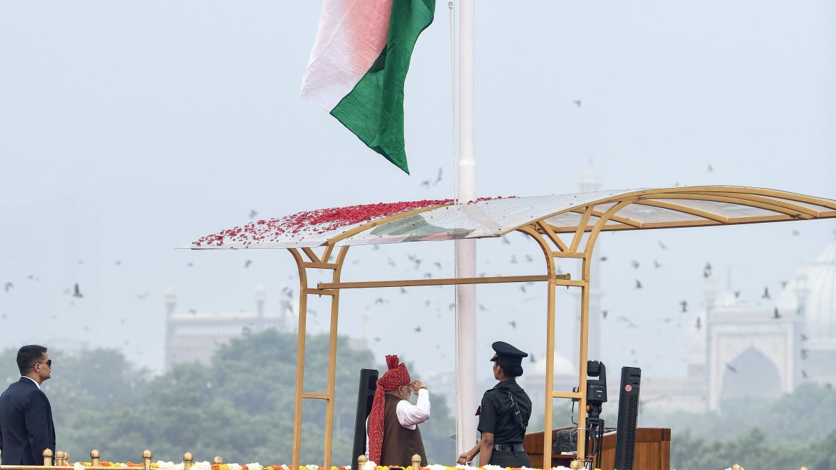 Modi hoists flag at Red Fort on 80th Independence Day