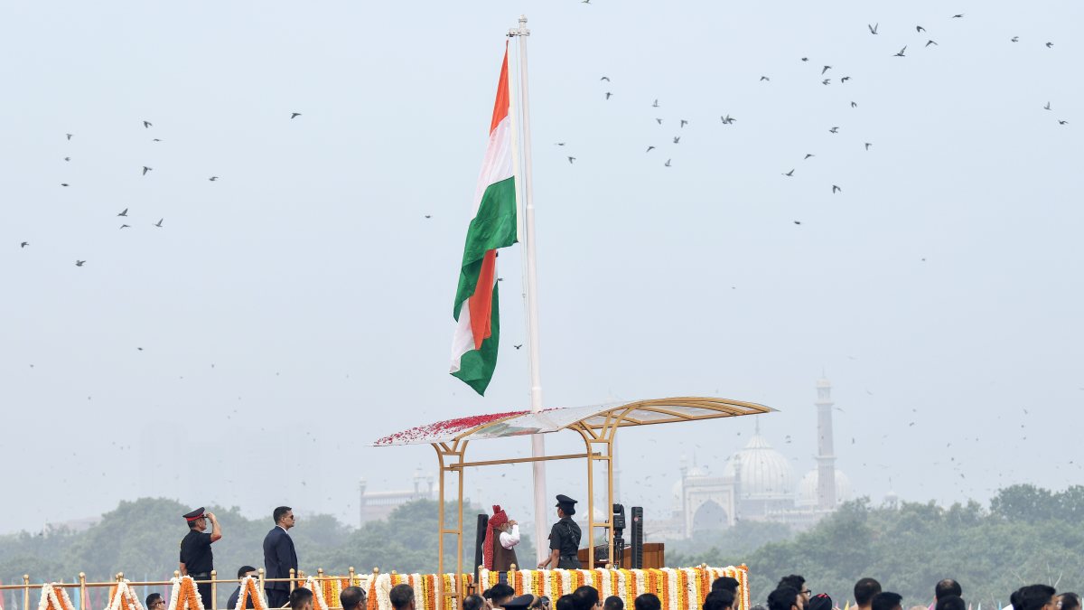 Modi hoists flag at Red Fort on 80th Independence Day