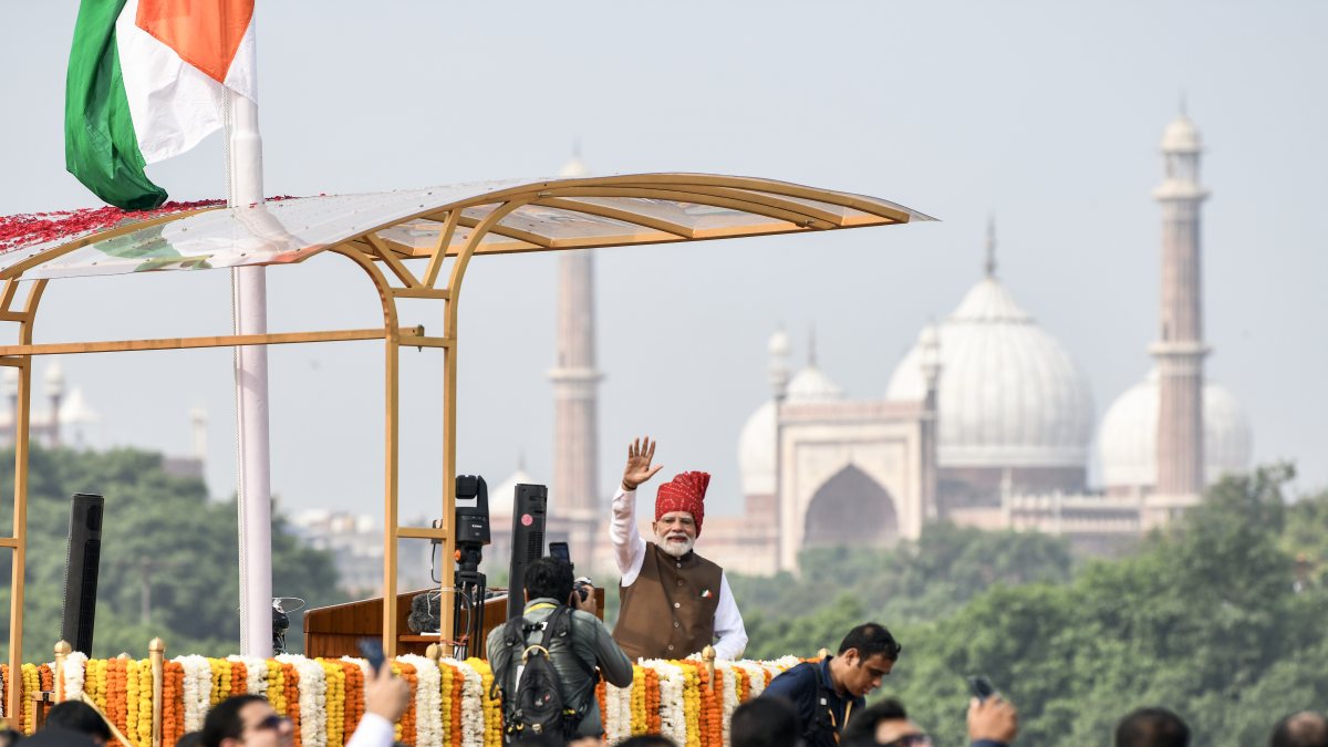 Modi hoists flag at Red Fort on 80th Independence Day