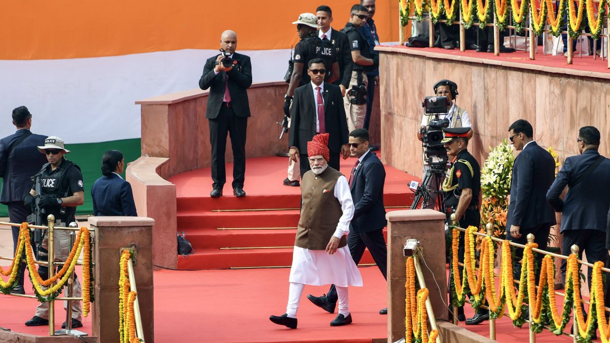 Modi hoists flag at Red Fort on 80th Independence Day
