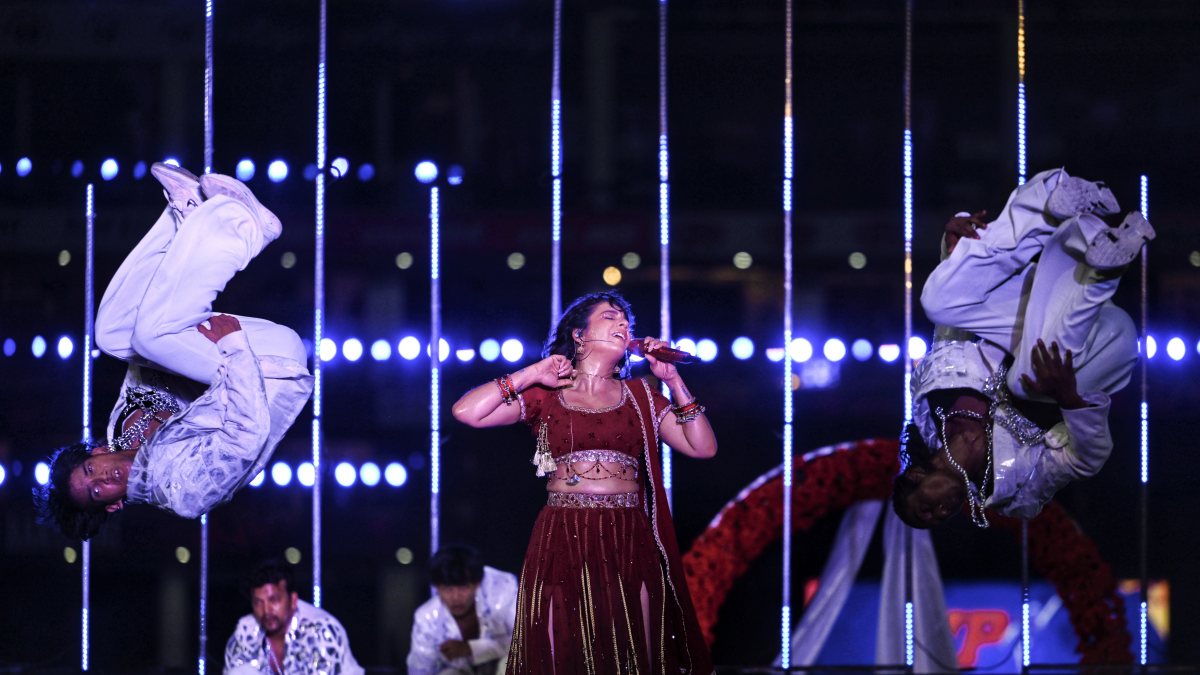 Singer Jasmine Sandlas performs at UP T20 league inauguration