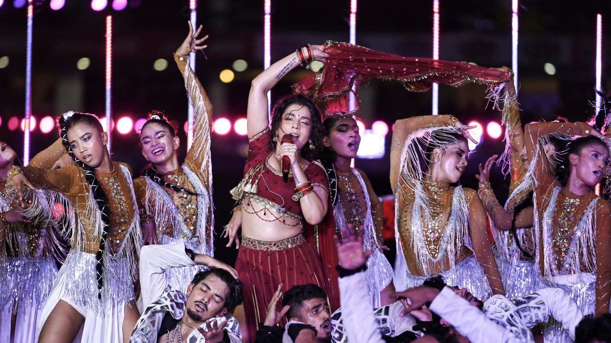 Singer Jasmine Sandlas performs at UP T20 league inauguration