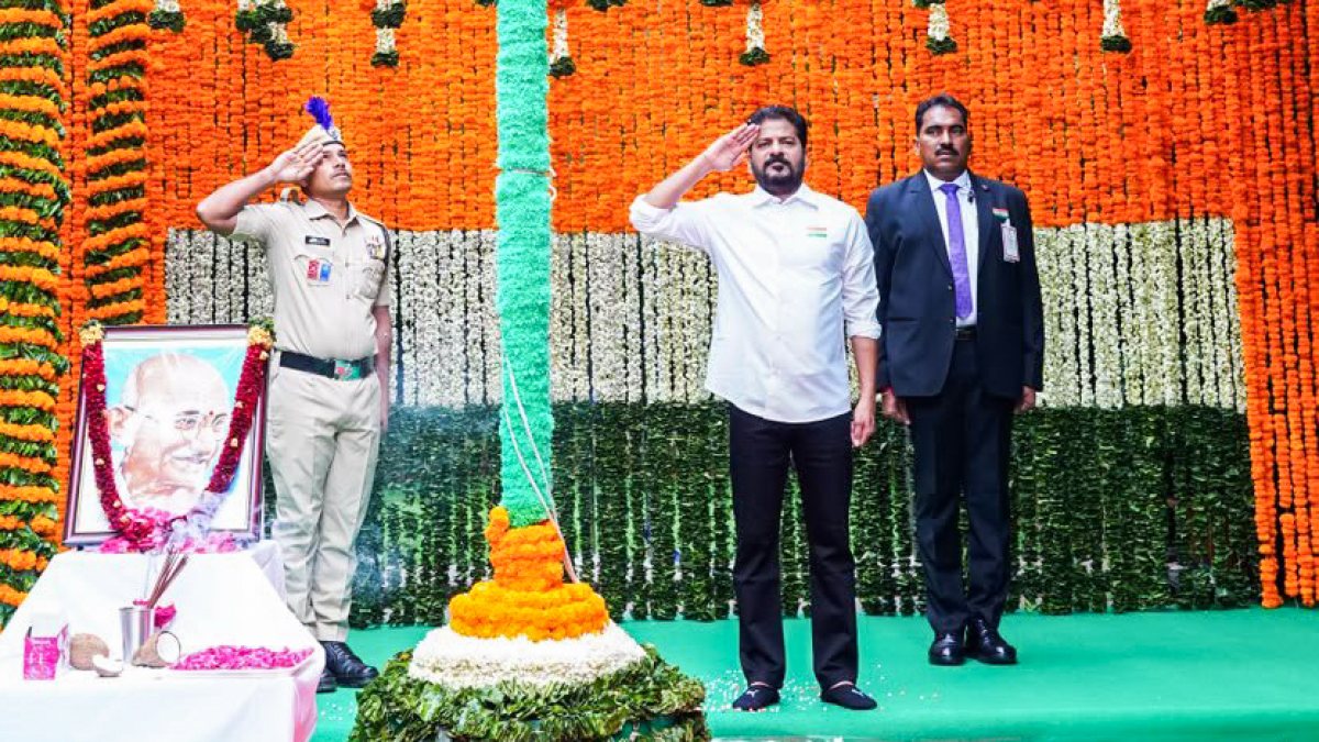 Revanth Reddy hoists national flag on 80th Independence Day