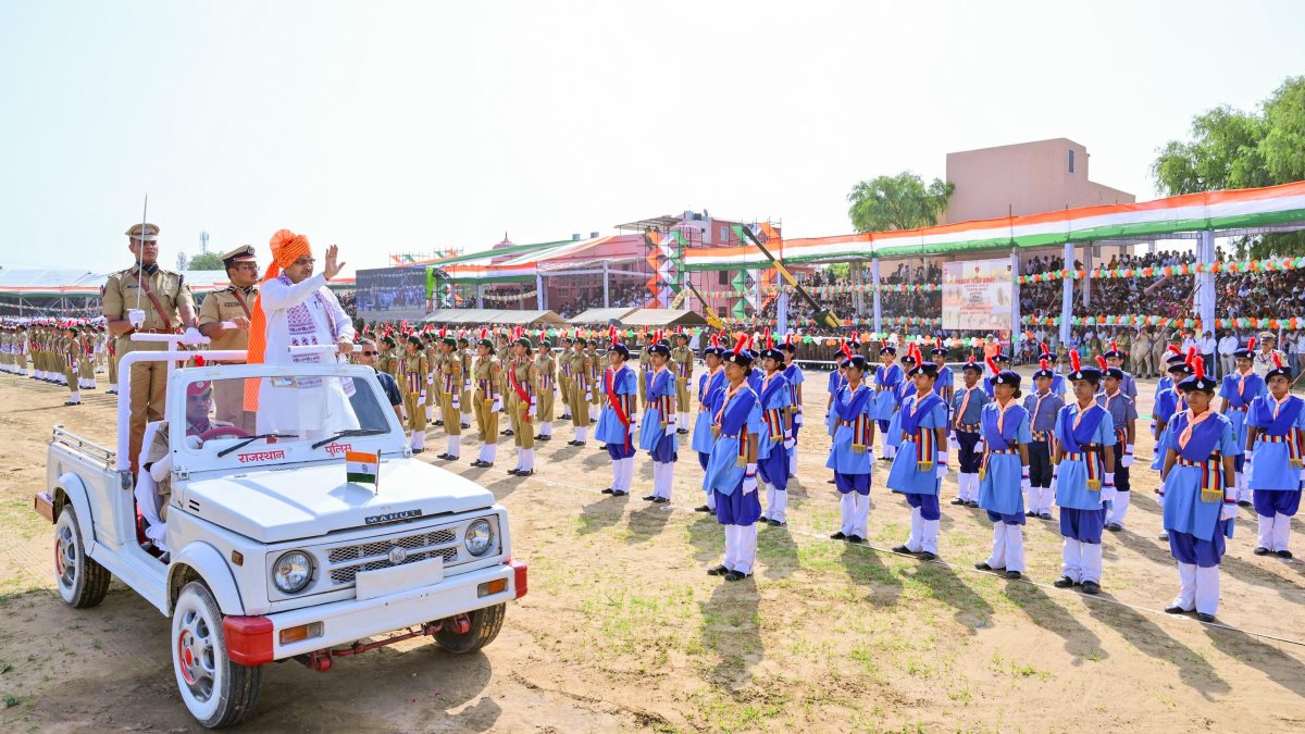 Rajasthan CM inspects Guard of Honour at Bikaner I-Day event