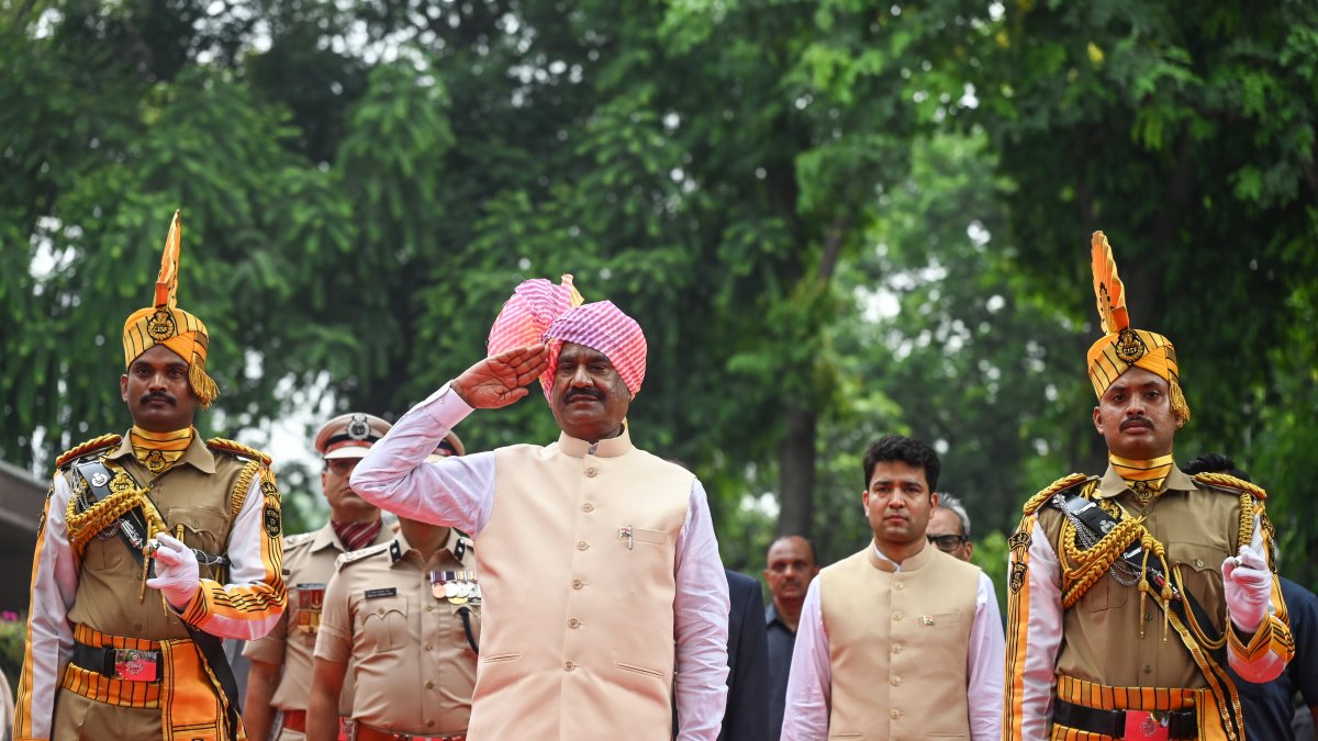 Om Birla receives Guard of Honour at 80th I-Day celebrations