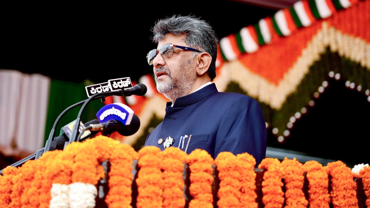 Karnataka CM Shivakumar hoists flag at Bengaluru Independence Day event