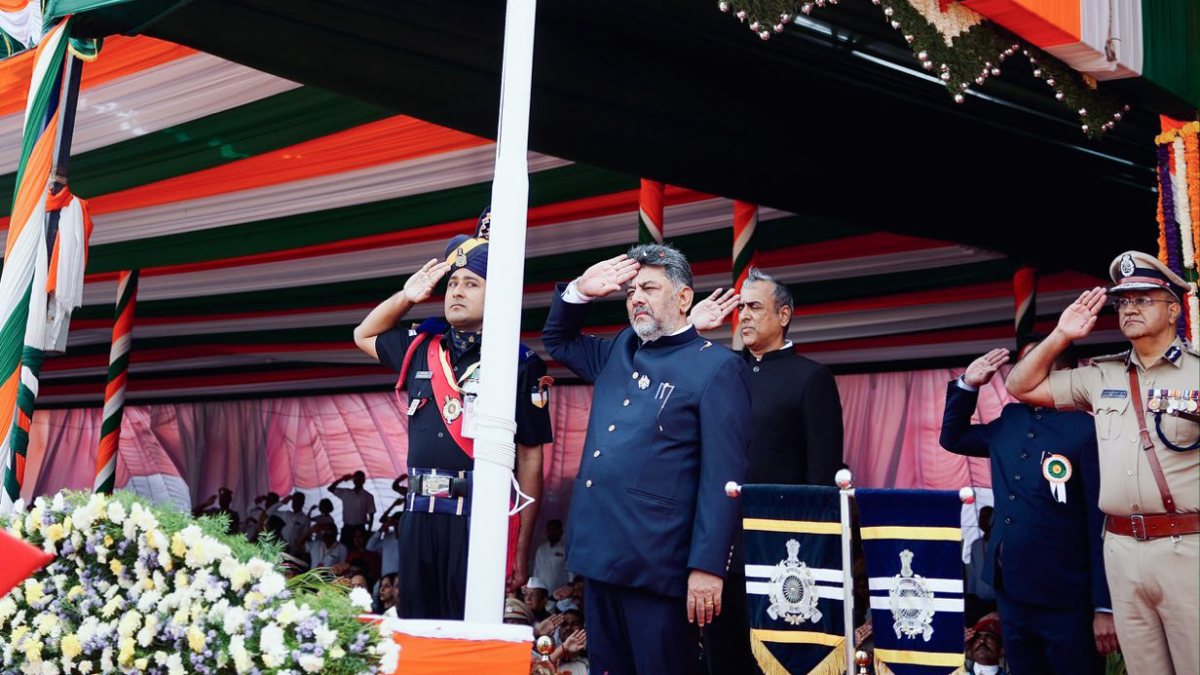 Karnataka CM Shivakumar hoists flag at Bengaluru Independence Day event