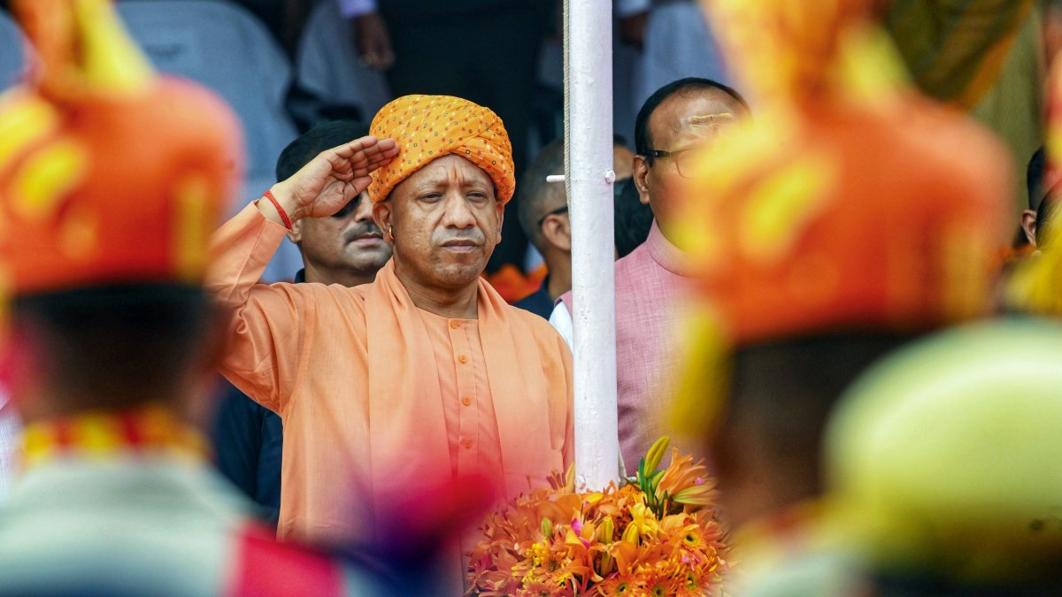 Yogi Adityanath hoists flag at Lucknow Independence Day event
